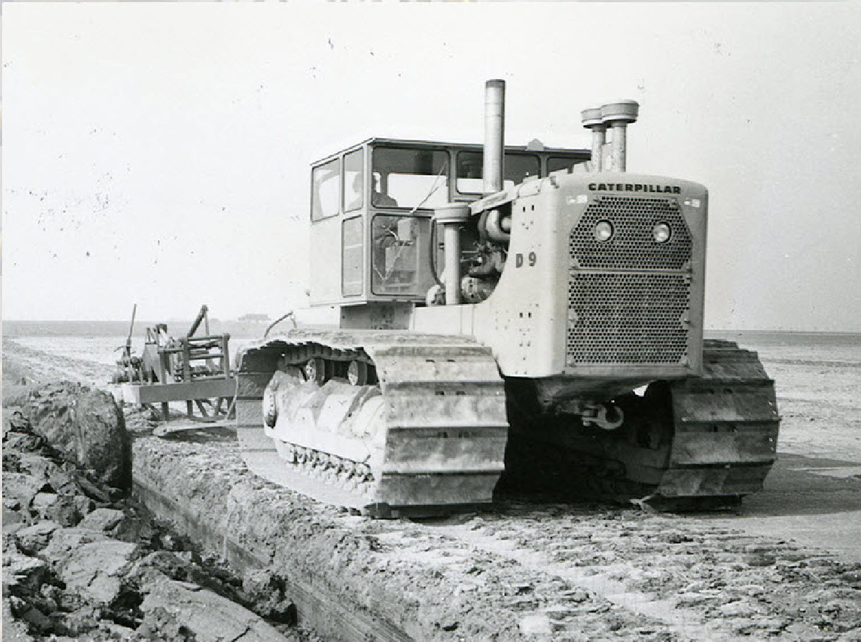 Cat D9E plow tractor right hand drive_2_AG.jpg